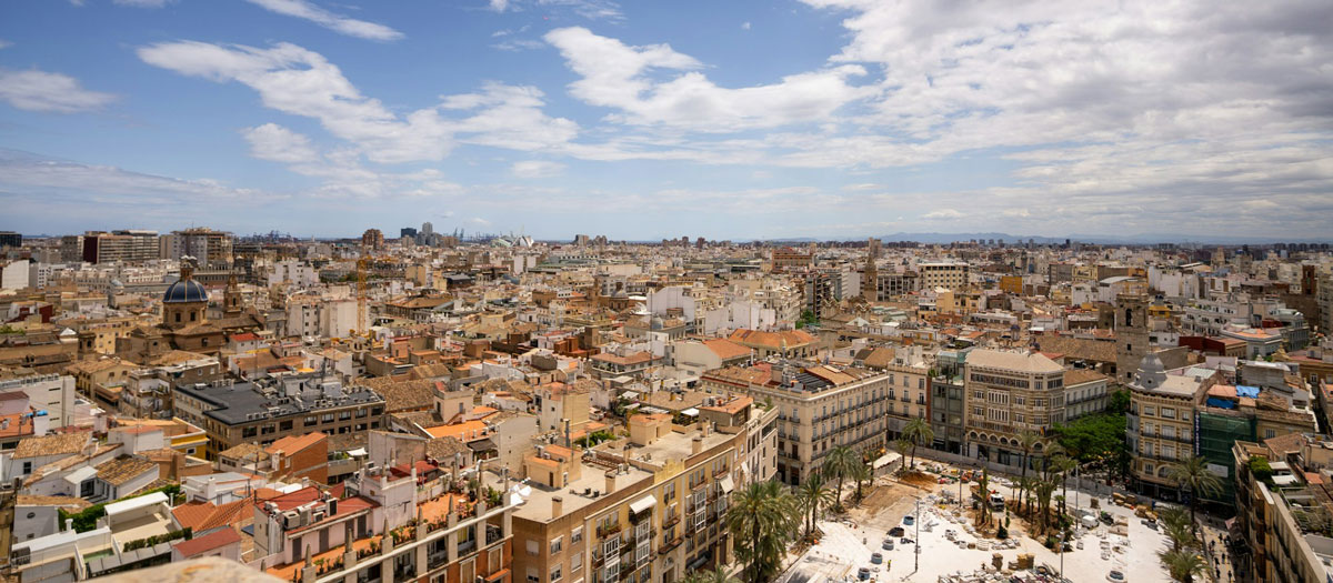 Solo Senior Travel in Valencia: A Guide to Explore Safely and Affordably