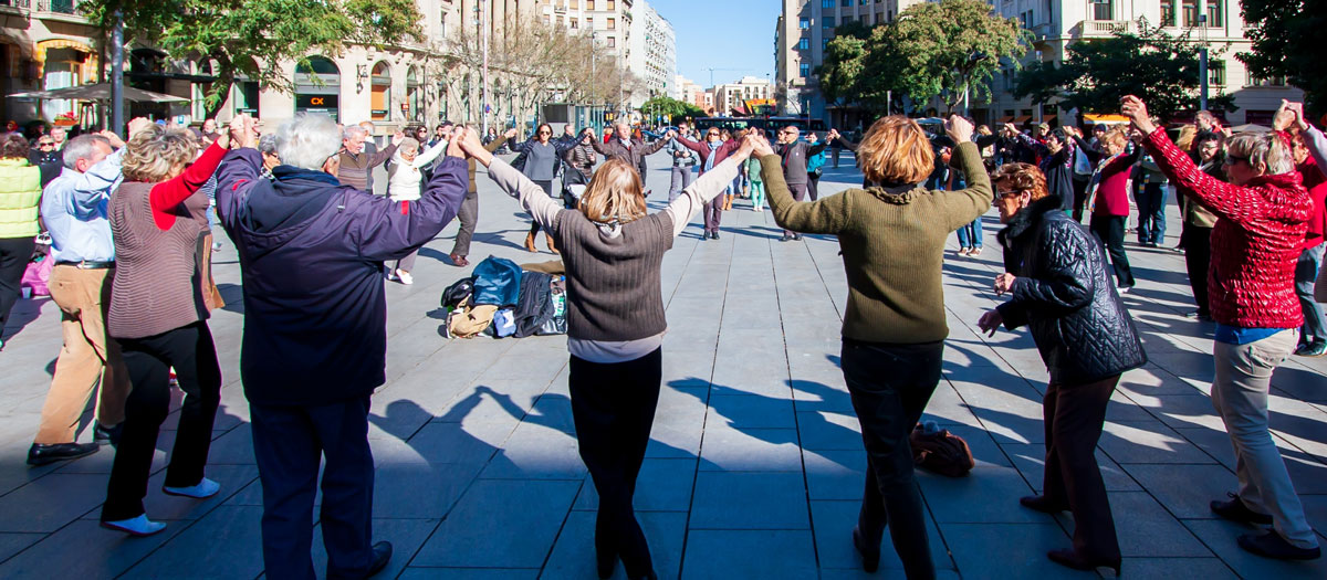 Explore Barcelona with Senior-Friendly Travel Groups