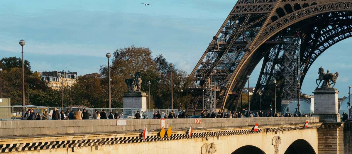 Discover Paris with Women Travelers by Your Side